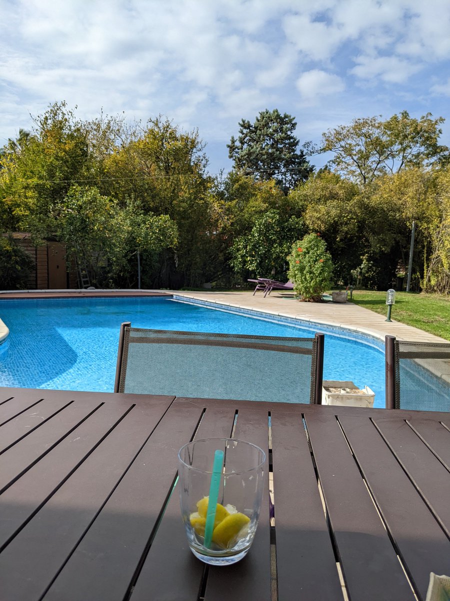 Cool__Pool's tweet photo. זה החורף הישראלי, כוס הקייפיריניה ריקה כמובן אחרי דיווש באופניים. https://t.co/yVIybFJd1n