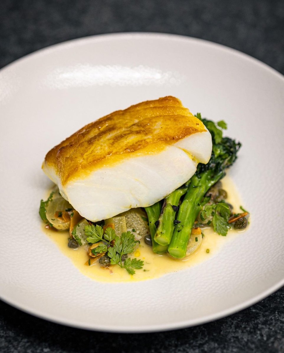 GordonRamsay's tweet photo. Now that's how you start the week.... stunning dishes over at Savoy Grill !! @GordonRamsayGRR https://t.co/FVwHyvprxB