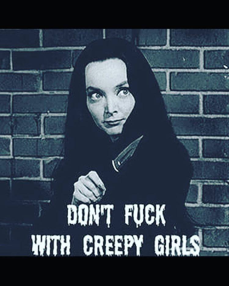 I freaking love her,my fav creepy girl #MorticiaAddams  #CarolynJones 🔪🩸🖤