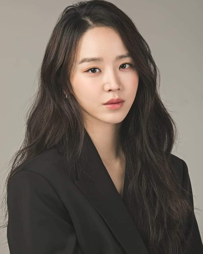 antifans_ph's tweet photo. Congratulations our dearest Queen Haesun👑

"The winner of this year's Close-up Award is actress Shin Hye-sun. https://t.co/g8Bc4nLsZ9