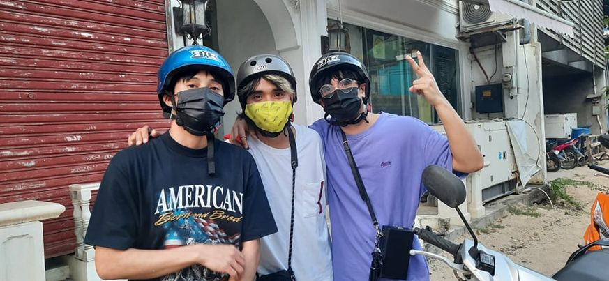 unholy_GodJihyo's tweet photo. So yung friend ng mama ko na nasa El Nido, nakita yung SeKenTell na nagr-roaming sa bayan. HASJDAHSDJASD huhuhu naiinggit akooo T - T

@SB19Official https://t.co/VsMpyXbyIL