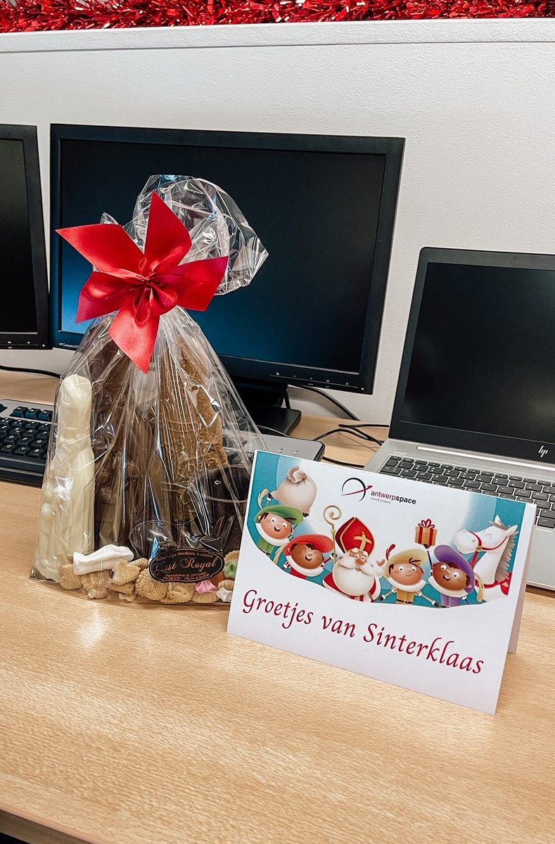 Het was even zoeken maar Sinterklaas heeft de weg naar Antwerp Space gevonden! 🤩 Gelukkig zijn al onze collega's braaf geweest en staat er voor iedereen iets lekker klaar 👍

#WeConnectSpace #Sinterklaas