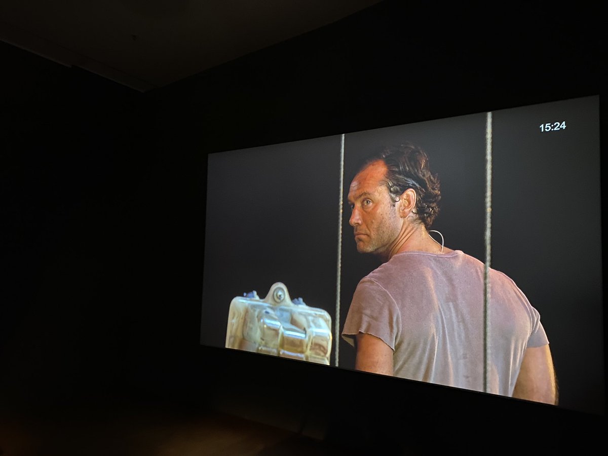 Niet te missen <a href="/EYE_film/">Eye Filmmuseum</a> is de tentoonstelling ‘All About Theatre About Film’, vooral om te zien hoe Ivo van Hove een stuk film tot theater bewerkt en z’n acteurs aanpakt!  @ITAensemble