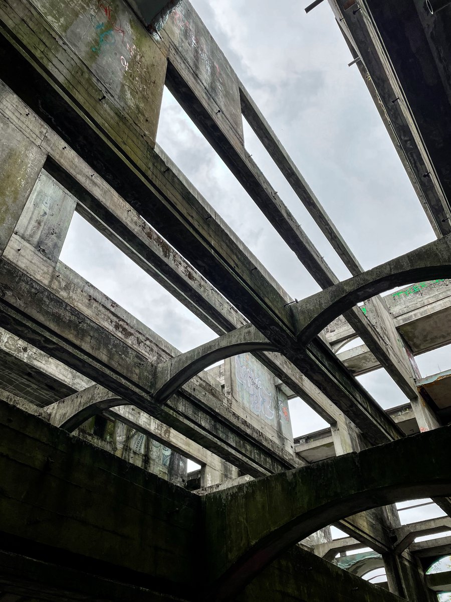 KilmahewThe's tweet photo. The skeletal structure of the Seminary Complex casting repetitive forms.
Photo credit @_jphaynes on IG
#kilmahew #kilmaheweducationtrust #kilmahewestate #seminarycomplex #kilmahewseminarycomplex #brutal #concrete #brutalistarchitecture #scottishbrutalism #argyll https://t.co/1IZfOnKd54