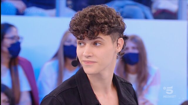 LaVale81's tweet photo. Volevo ringraziare Maria De Filippi per avermi fatto [anche se per poco purtroppo] "trovare"#SimoneRusso #Vile💘da quel giorno lui è tutto per me è la mia vita. Credo in lui e sono fiera di essere sua fan! Ma questo è solo l'inizio, perchè ne faremo di strada insieme. #amici21 https://t.co/vlvGEwVeaK