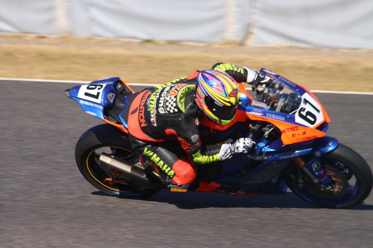 yuzu0519's tweet photo. イクサさん！
ピンとあいやすいカラーリング好き🤣
#NGK杯 #ST600INT #67 @ixa_racing67 https://t.co/2FUOqmOWaA
