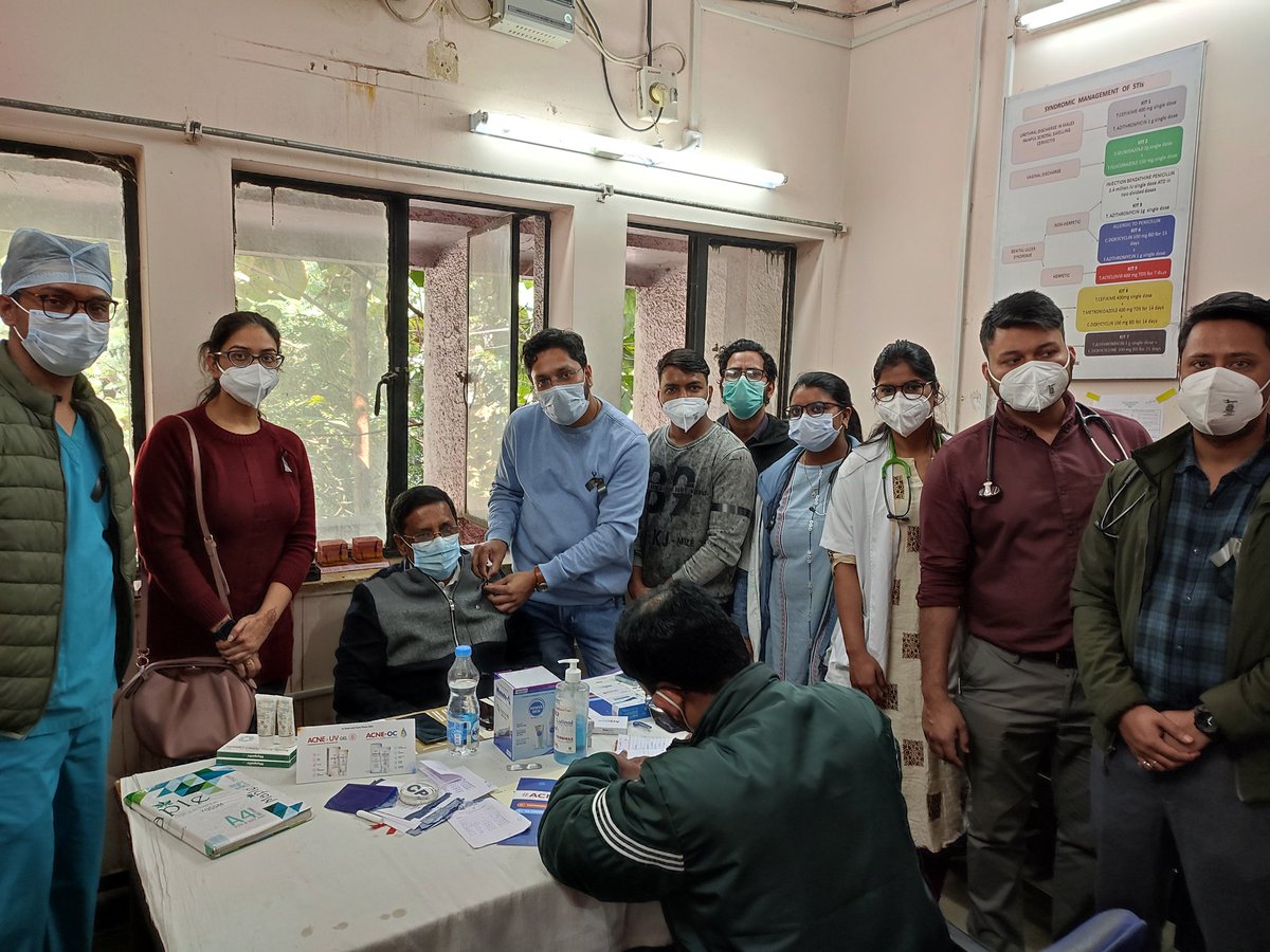 thebrainyogi's tweet photo. NEET pg21 काउंसिल में हो रही देरी के विरोध में जे डी ए रिम्स के रेजिडेंट डॉक्टरों ने कला पट्टा लगा कर शांतिपूर्ण रूप से विरोध प्रदर्शन किया।अगर इस पर शीघ्र कार्यवाही नहीं हुई तो विरोध की गति और तीव्र होगी।
रिम्स जे डी ए @FordaIndia @FAIMA_INDIA_ @BannaGupta76 @HemantSorenJMM https://t.co/TizZ5FbNRd