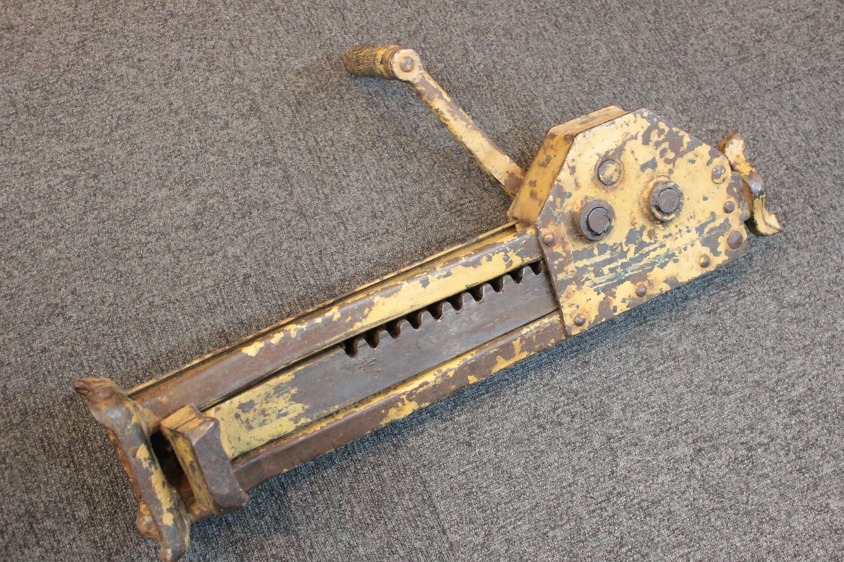 ドイツ軍が軽戦車等に使用したジャッキです。Pfaff社製で、3トンまで