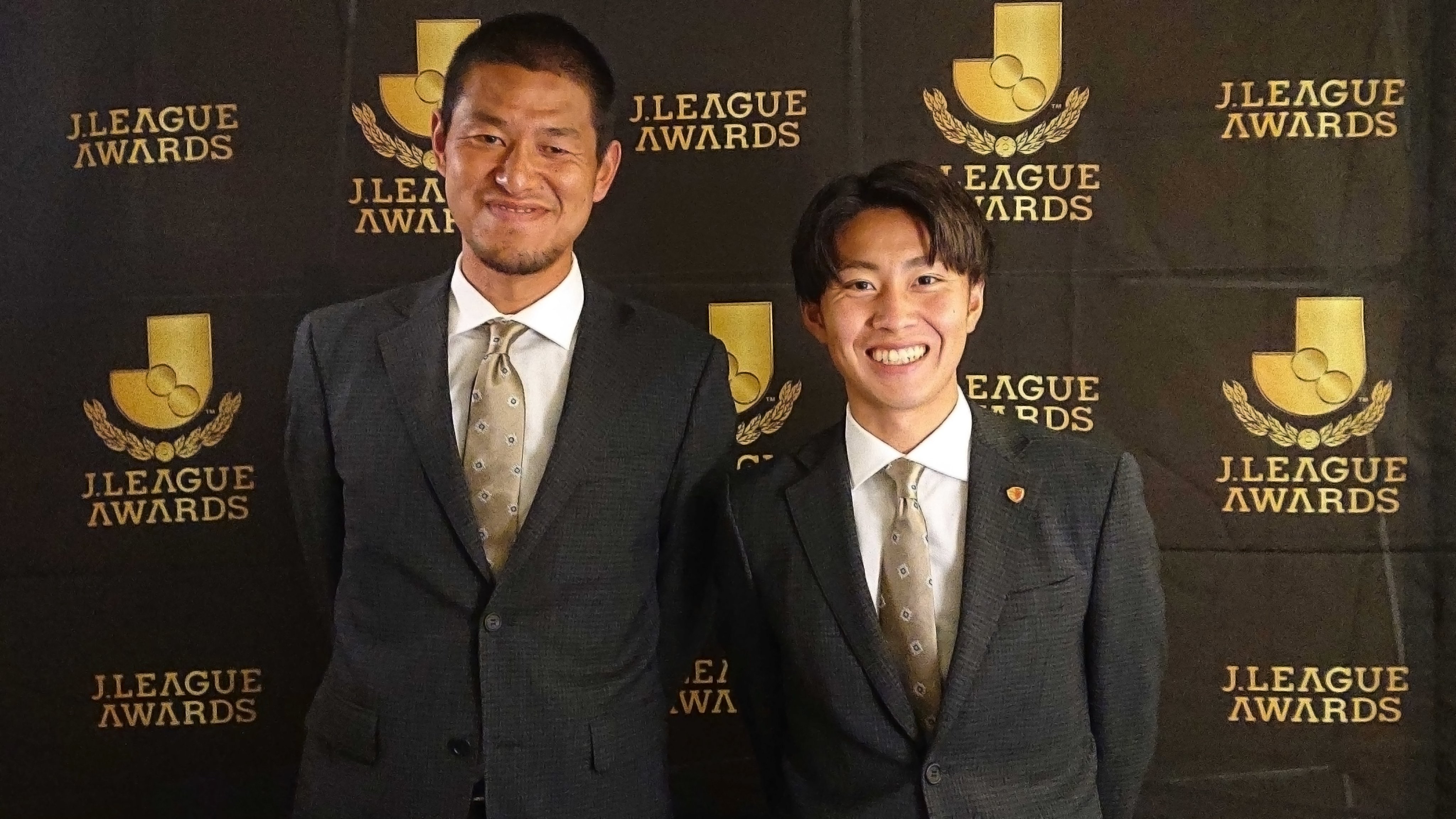鹿島アントラーズ お知らせ Antlers Kashima 鹿島アントラーズ ｊリーグ 荒木遼太郎 荒木遼太郎選手が21シーズンのｊリーグベストヤングプレーヤーに選出されました タロウ おめでとうございます ソガさんとの2ショット ｊ