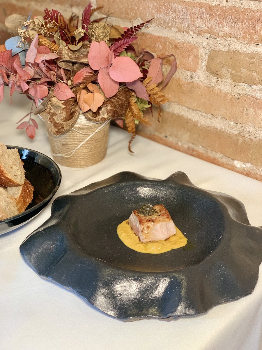 BlogHedonista's tweet photo. Cocina de producto y de temporada con productos naturales es la que elabora el chef #JordiGonzález del restaurante #CellariusExperience en #Granollers
Para saber más sigue el enlace https://t.co/HND5xILJI7
#ExperienciaCellarius
#JordiCellarius
#Granollers https://t.co/aLeUvXW2Td