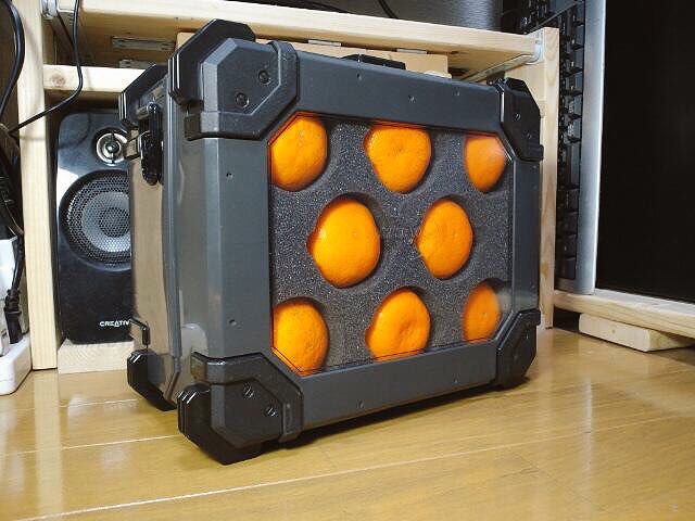 귤 보관함 케이스🍊💼
가방속에 귤을 들고 다니면서 터지지 않게 보관하는 여러가지 방법이 있어요. 
개별 귤은 바로 >>뽑기 캡슐<< 
여러개의 귤은 >>요요 케이스<<