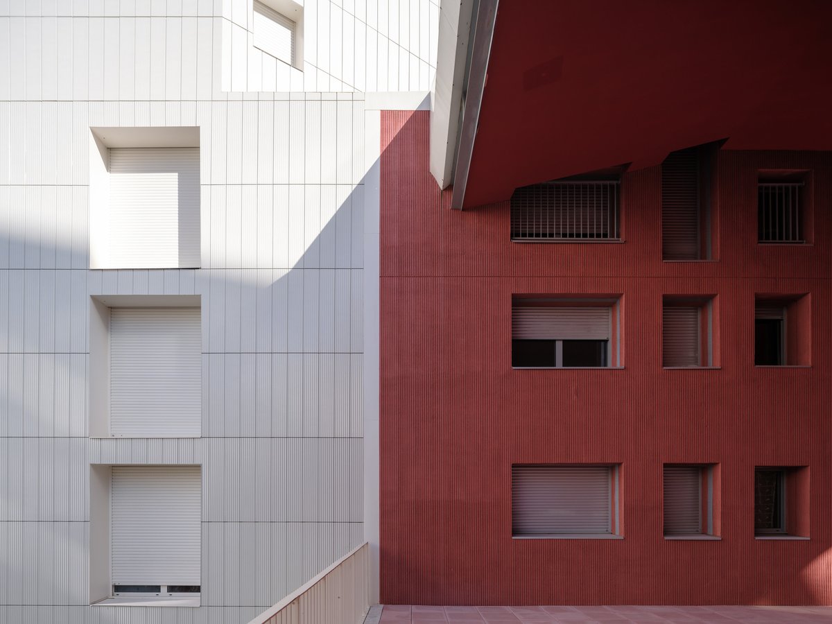 AgrobBuchtal's tweet photo. Project: Ilot Queyries, Bordeaux, France
Architect: MVRDV @mvrdv
Ceramic tiles: KeraTwin® by AGROB BUCHTAL
Photo credit: Ossip Architectuurfotografie, Rotterdam, Netherlands

More info 👉 https://t.co/Civ1lndfgT

#agrobbuchtal #mvrdv #facade #ceramicfacade #fassade #tiles https://t.co/HV3lc6Jggi