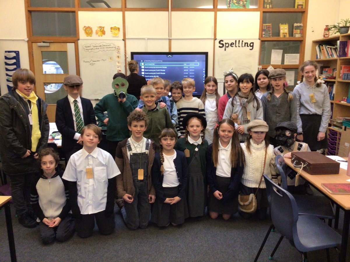 StStephensPri's tweet photo. Y6 are dressed up and ready to be evacuated! #WW2 #dressup #evacuees #topicday https://t.co/aarsK3ePVu