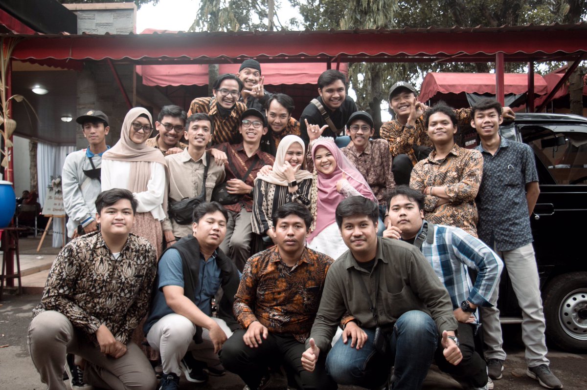 uwaijuy's tweet photo. tanpa kalian diriku tidak bisa ketawa https://t.co/mmClTloG0T