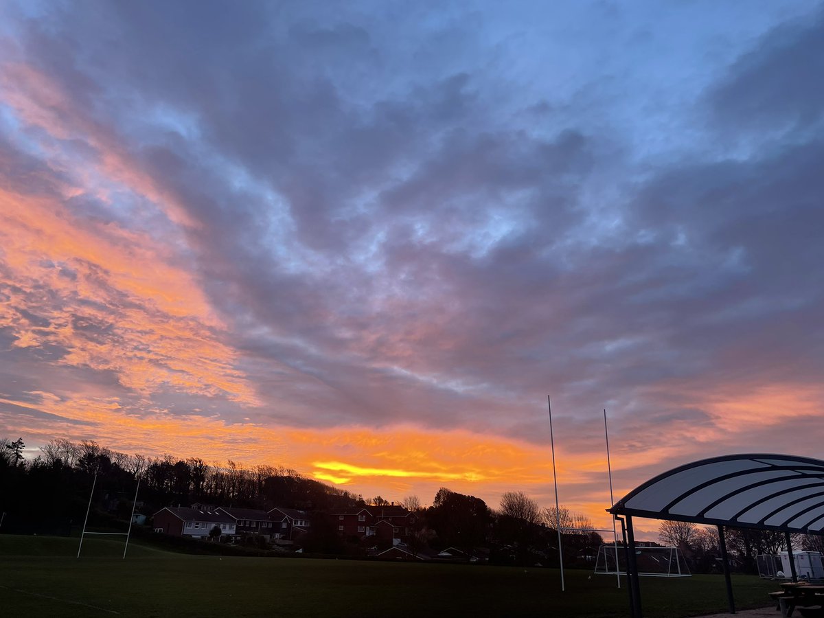 7am this morning at school. Absolutely gorgeous. Monday morning - ‘let’s do this’. <a href="/LonghillSchool/">Longhill High School</a> #brighton