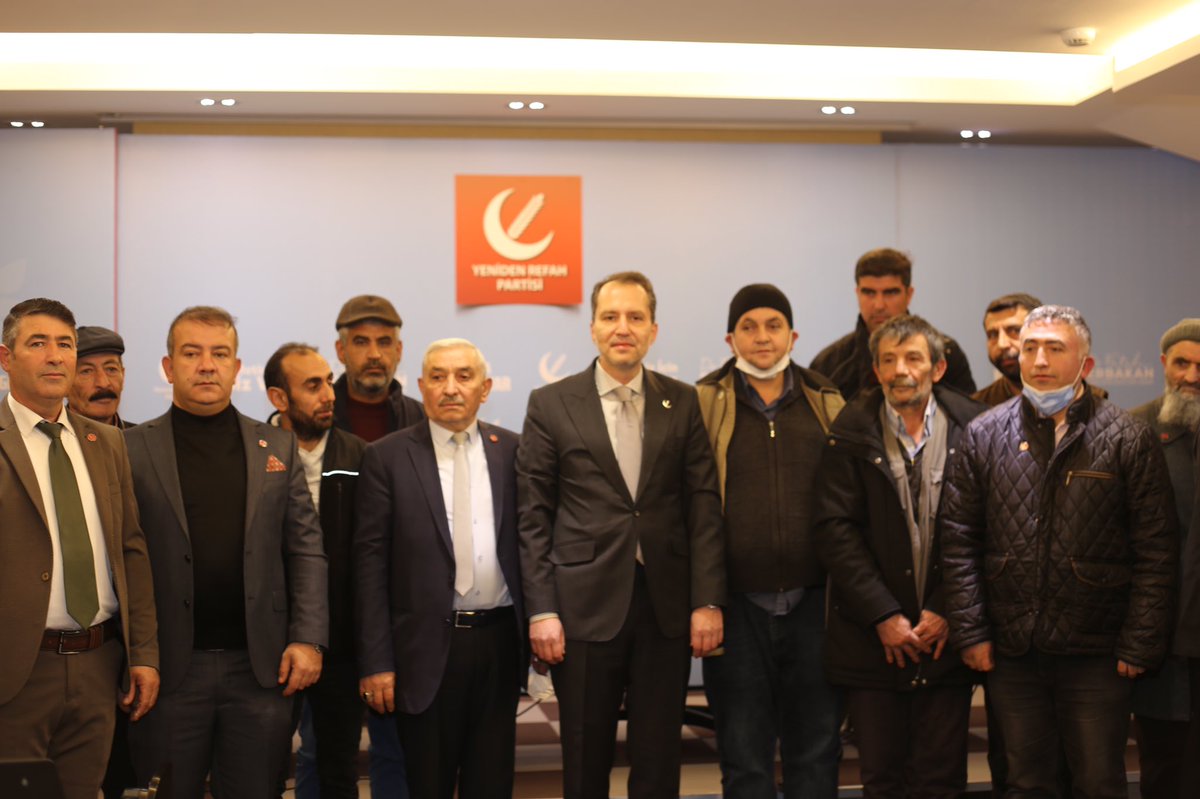 rprefahpartisi's tweet photo. Genel Başkanımız Dr. Fatih Erbakan çiftçilerimizin mağduriyetini dile getirmek ve sorunlarına ivedilikle çözüm bulunması için basın toplantısı düzenledi. https://t.co/I594VHjACW