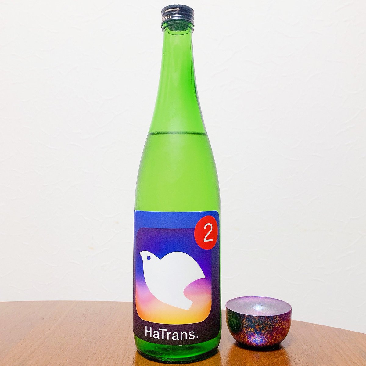 achaco9's tweet photo. あれ、2通なんか来てるよ？
っていうアイコン的ジャケが好きだ。

鳩政宗 純米大吟醸 HaTrans.2(dos)
青森県 鳩政宗株式会社
ふわっと優しく甘旨酸のバランスが良い
コスパも高いのでおすすめです。

 #日本酒 
 #japanesesake 
 #日本酒好きと繋がりたい 
 #鳩政宗 
 #青森県 
 #HaTrans https://t.co/UsBubgacaD