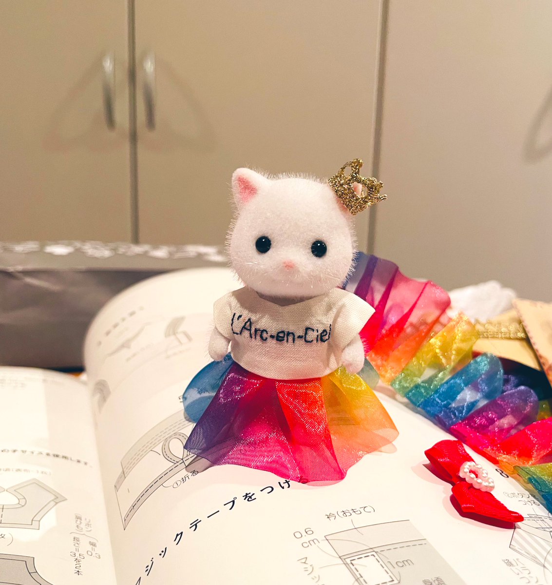 pokofuwafuwa12's tweet photo. L'Arc〜en〜CielのLIVE参戦服作った😊
まだ途中だけど、刺繍頑張ったから見てほしいです☺️

#ラルクアンシエル
#シルバニア https://t.co/AuMKhrqGBN