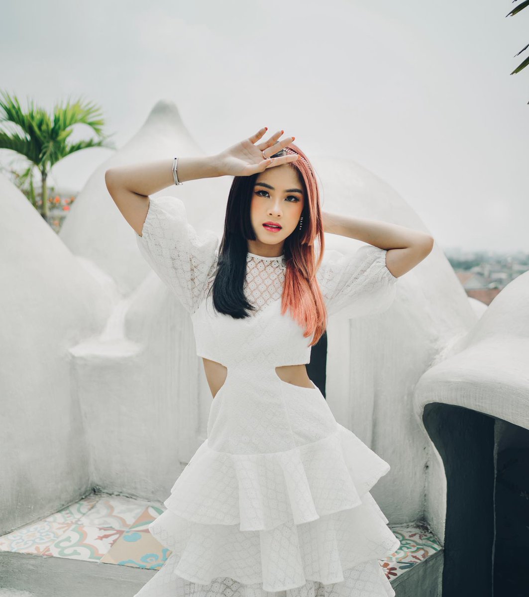 GlobalStarbe's tweet photo. [ #StarBe ] On Instagram;

Dreamy Concept Photoshoot 🍭

#starbe4thsingle #StarBe #ShowTheStarInYou #CheesecakeStarBe https://t.co/5a5pcQMhZJ