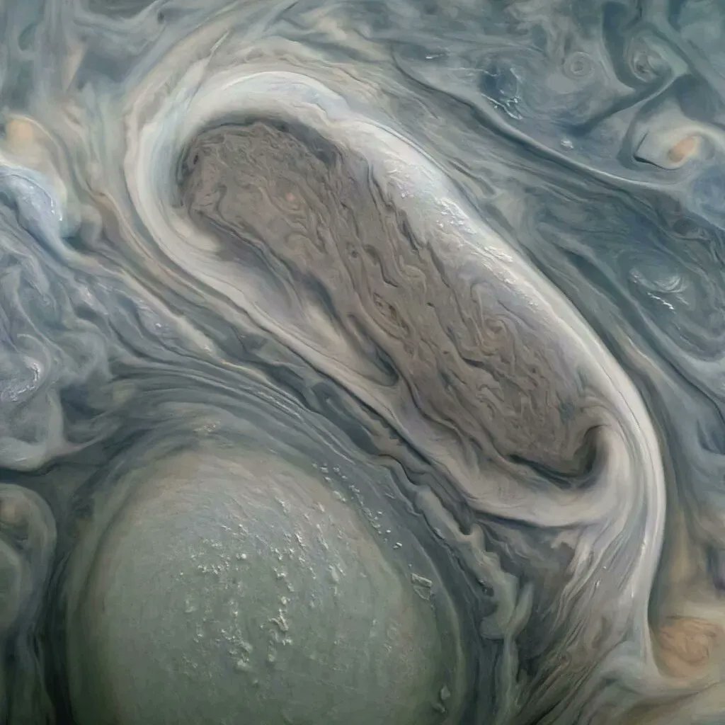 SETIInstitute's tweet photo. #PPOD: Jaw-dropping detail of storms on Jupiter. While the precise scale is unknown, the Earth likely fits in the round white storm, and the smaller white puffs are about the size of large thunderstorms on Earth. Taken by #JunoCam. @NASA @NASAJPL @Caltech @SwRI #MSSS @kevinmgill https://t.co/yoWyGSLZ2i