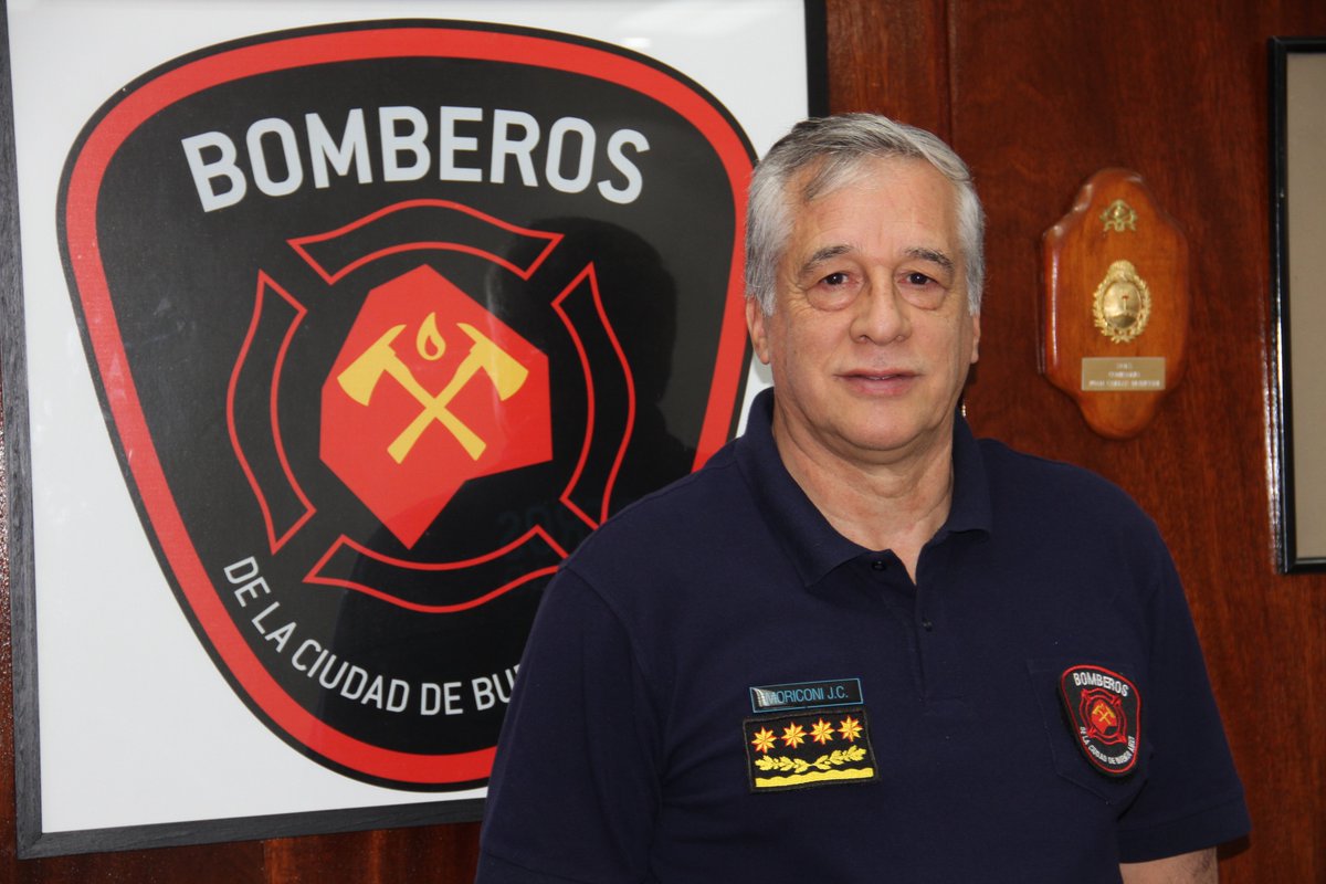 Uno de los actores más importantes de la sociedad, con una de las tareas más loables. Dedicó y entregó su vida al servicio del prójimo y el medio ambiente. Hombre de acción y profundos valores.
 Humanizamos a Juan Carlos Moriconi, Jefe de Bomberos de Bs As
humanizados.com.ar/juan-carlos-mo…