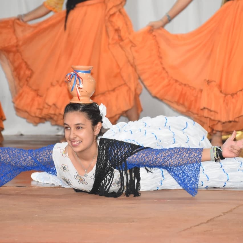 🎄FERIA NAVIDEÑA DE MONTECARLO PRODUCE Y CIERRE DE AÑO DE LAS ESCUELAS MUNICIPALES🎄

👏Ayer en la Plazoleta "La Paloma", se realizó la tradicional feria navideña del grupo de emprendedores "Montecarlo Produce" y se concretó el cierre de las Escuelas Culturales Municipales.