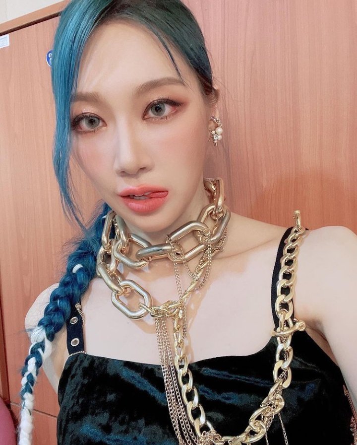 youngheunport's tweet photo. Youngheun via instagram 📣
" Por que o MV Close To Me foi filmado há 3 meses? Porque? "
#KQUEST_YOUNGHEUN #KQUEST_BLACKSWAN
#YoungHeun #영흔 #블랙스완 #CloseToMe #BLACKSWAN #LEIA #FATOU #JUDY https://t.co/JyieWDLYw6