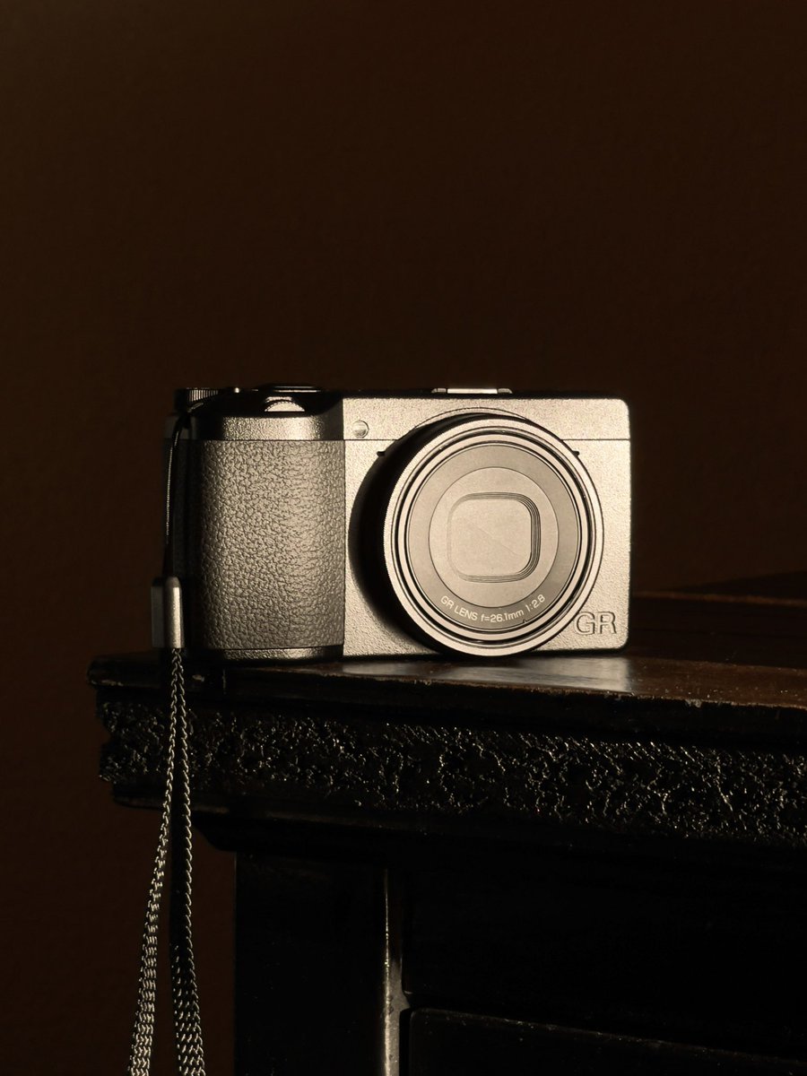 dinokuznik's tweet photo. The Camera &amp; The Photos https://t.co/67ycigq7u4