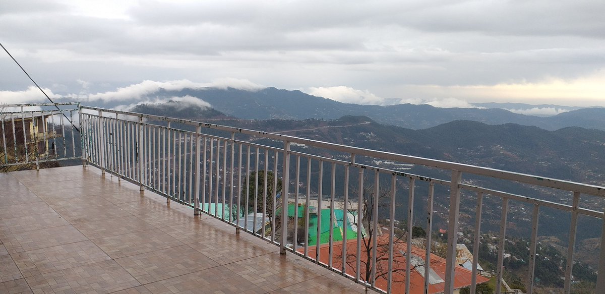 Awesome_Murree's tweet photo. Bird's Eye View from Terrace of Furnished Cottage Flat in Kashmir Point Murree Pakistan 
Call/WhatsApp 03315756125 for rent
#karachi #islamabad #lahore #Murree #snowfall #Peshawar #multan #faisalabad #larkana #hyderabad #Dubai #uk #canada #usa #holidays #vacations #sindh #punjab https://t.co/TDBK4VG3xU