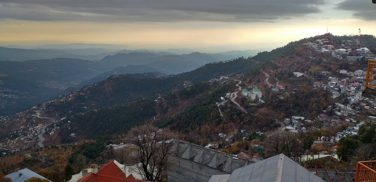 Awesome_Murree's tweet photo. Bird's Eye View from Terrace of Furnished Cottage Flat in Kashmir Point Murree Pakistan 
Call/WhatsApp 03315756125 for rent
#karachi #islamabad #lahore #Murree #snowfall #Peshawar #multan #faisalabad #larkana #hyderabad #Dubai #uk #canada #usa #holidays #vacations #sindh #punjab https://t.co/TDBK4VG3xU
