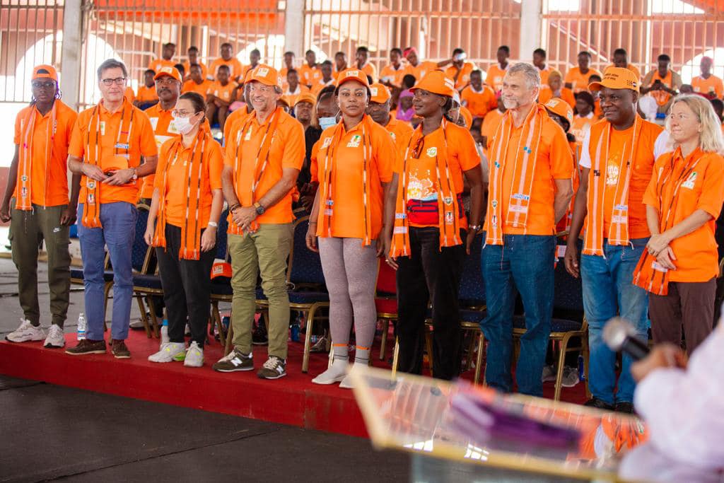 UnfpaCI's tweet photo. L'#UNFPA, LE #SNU et le #MFFE ont marché pour mettre fin aux viols en #CIV lors de l'offensive orange contre les #VFFF.
Changeons nos cœurs en orange 🧡
#StopVBG  #orangerlemonde #NonAuViol #YEnaMarreAuViol #Violçasuffit #CIVZeroViol https://t.co/rcg8fXfMJM
