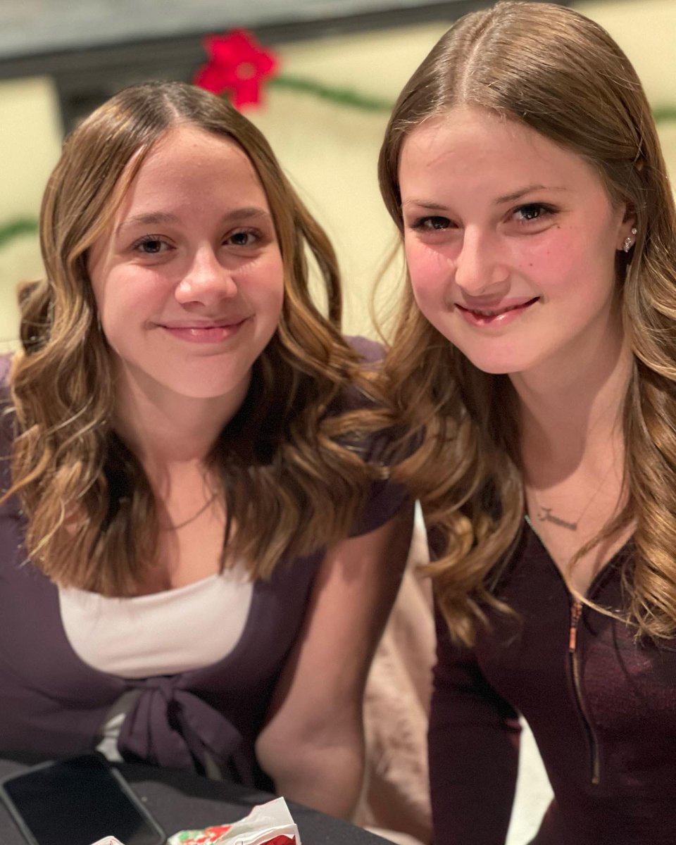 Crysde17's tweet image. Good times at the Elk Point Theatre Project Production with this crew!

#makingmemories #family #sisters #cousins #livetheatre #elkpointchristmasdinnertheatre