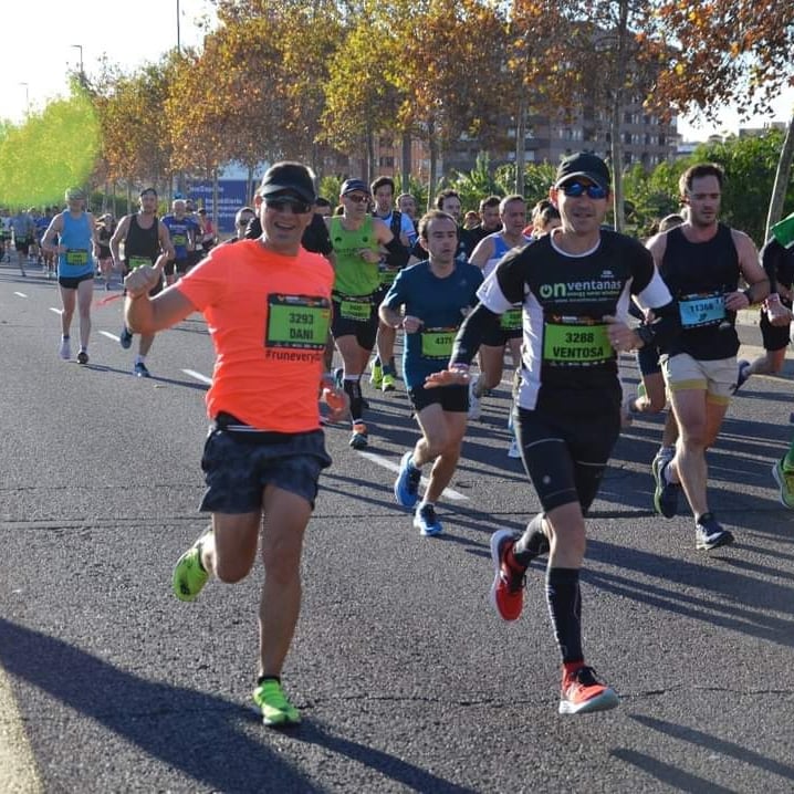 danisoriano70's tweet photo. Lunes post maratón! Luciendo la camiseta finisher con la mejor compañía!
Tiempo oficial de ayer 3:26:41 a 13" de mi MMP no está tan mal el #metodosori no?
#ganasdemaratón
#day433
#Runeveryday
#correresdevalientes
@EnergiaEDP
#EDPPhotoRunner
#RonhillSpain
#mrfree
#runstreak https://t.co/pAKZ3ZNWGt