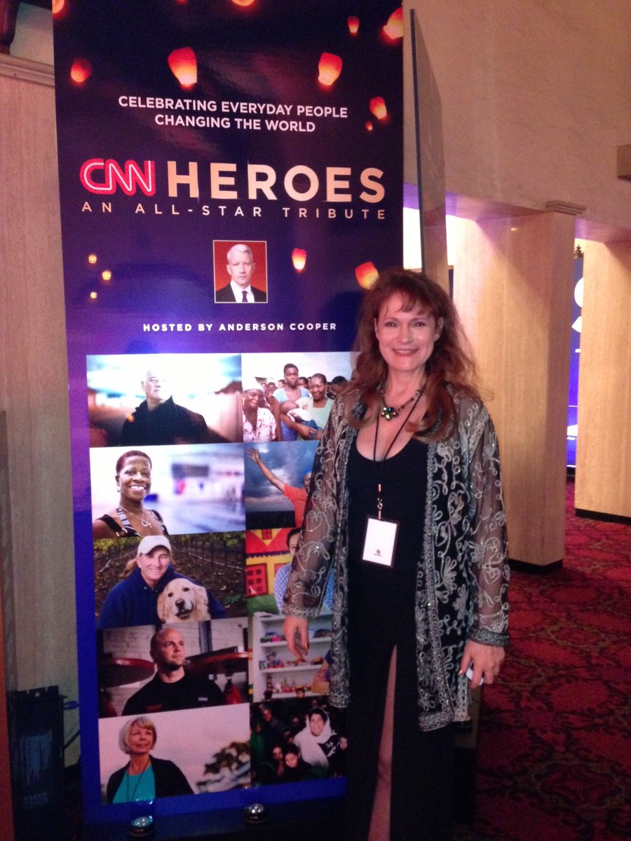 Lora Cain tweet media