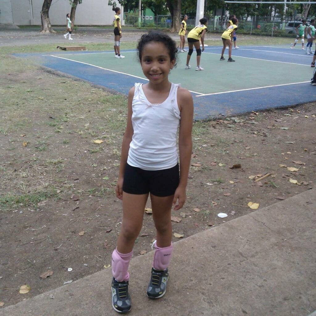 Así comenzó en el voleibol una de nuestras Guerreras. 

¿Puedes adivinar quien es?

#somosguerreras