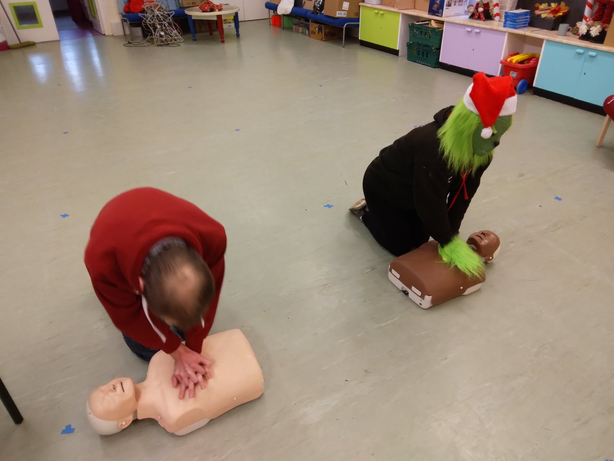 ABCPTandFlex's tweet photo. Level 2 #scarborough Flex learners gaining an awareness in #FirstAid at Gallows Close Centre with a bit of a festive feel. https://t.co/1yqJl8KJLn
