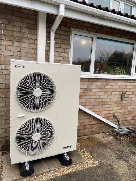 davidhumm's tweet photo. On the Final Run of Grant Aerona 3 Heat Pump Installations from #ShelfordHeating and #GrantUK - Nice work by the lads last week, including New Radiators. @mattbeales81 sorry Matt haven’t done the hat modelling as yet but two more Heat Pumps going in this week. https://t.co/xS6EBXJe6x