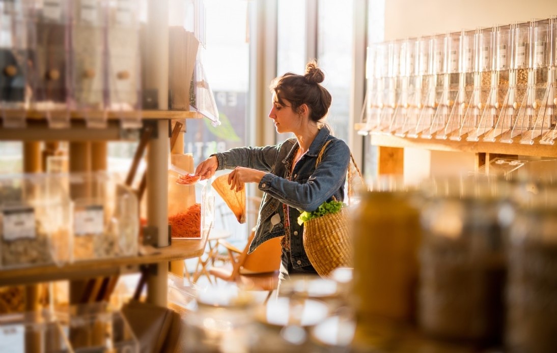 YouGovFrance's tweet photo. 🛒 Marché du #vrac | Quelles sont les motivations et attentes des #consommateurs ? Quels sont les lieux d'achat privilégiés ? Qui sont les adeptes de ce mode de consommation ?
https://t.co/gWk0qIxkDm
#bulkpurchasing @_NATURALIA @Biocoop @CarrefourFrance @kazidomi @auroremarket https://t.co/6YJLCgpq9U