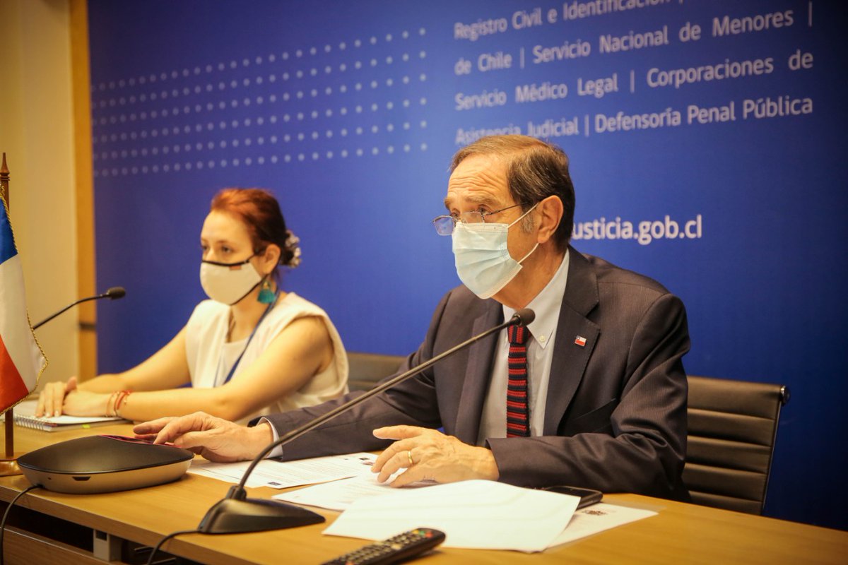 MinjuDDHH's tweet photo. 💠Ministro @HernanLarrainF expone en 2º Dialogo Mundial de Líderes de la Justicia, explicando el proyecto de ley del @GobiernodeChile que Crea el Servicio Nacional de Acceso a la Justicia y Defensoría de Víctimas, avanzando a una oferta estatal oportuna, gratuita y especializada. https://t.co/w6njefDxe9