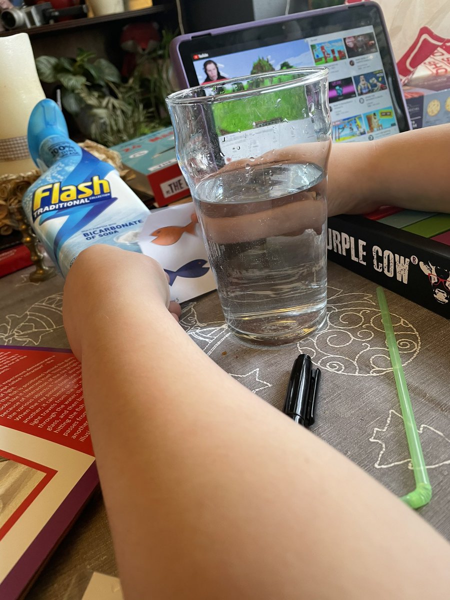 #BigBroTime Max is back from @UniofOxford and is #explaining #focal #point of #lenses - he is helping me #understand my #experiments from earlier in the week 💙🌈🧩⚗️🥼 #science #Physics