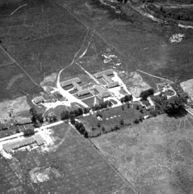 CraigBaird's tweet photo. #OTD in 1941, William Stephenson, opens Camp-X near Oshawa. This camp will train spies, operatives and specialists.
By 1944, 500 agents will have completed training there, including (maybe) Ian Fleming who might have based James Bond on Stephenson https://t.co/S7c6z1e8Bd
