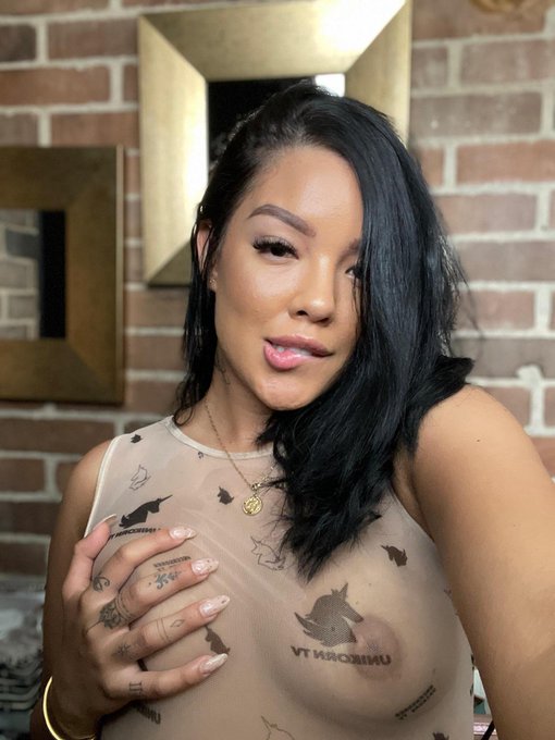 Sheyla - Good morning😏 Feeling a little extra today! 👅 https://t.co/h4PGHDX1nY
