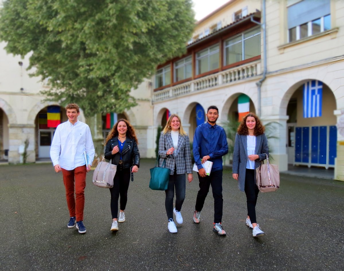 saintcaprais's tweet photo. Journées Portes Ouvertes
===================

Mercredi 19 janvier:
14h-17h30 JPO au BTS Saint-Caprais (colline de l’Ermitage)

Samedi 29 janvier :
9h- 17h, JPO au lycée Saint-Caprais https://t.co/oDn4H3SbnZ