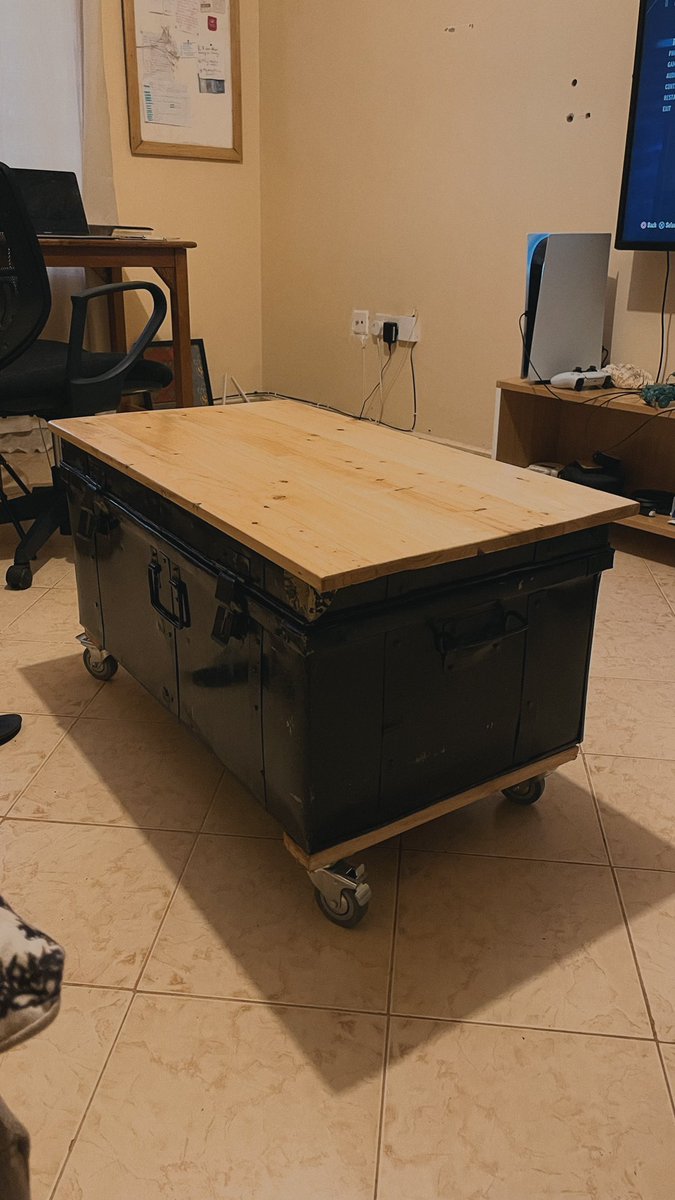 nashohmy's tweet photo. My carpenter did the thing! I wanted to convert my metal box from high school into a functional coffee table and she’s here! 
It can still act as storage for my small space and I can put things on top. https://t.co/nYxQGjBCup