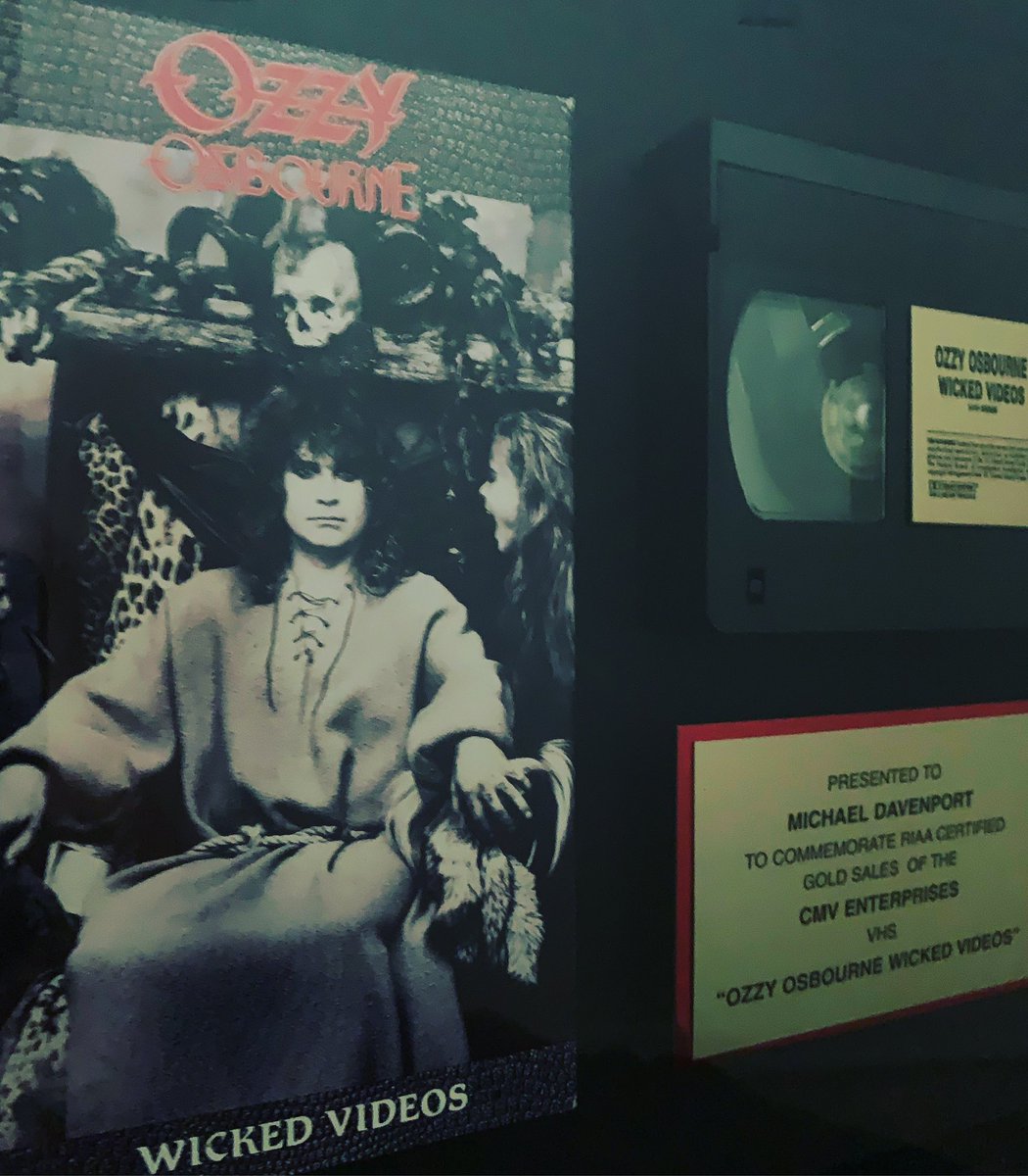 PuffDavvy's tweet photo. Ozzy Osbourne “Wicked Videos,” released on this date in 1988. Directed by Wayne Isham. #OzzyOsbourne #zakkwylde #randycastillo #bobdaisley #wayneisham https://t.co/o5cl69Cwrd