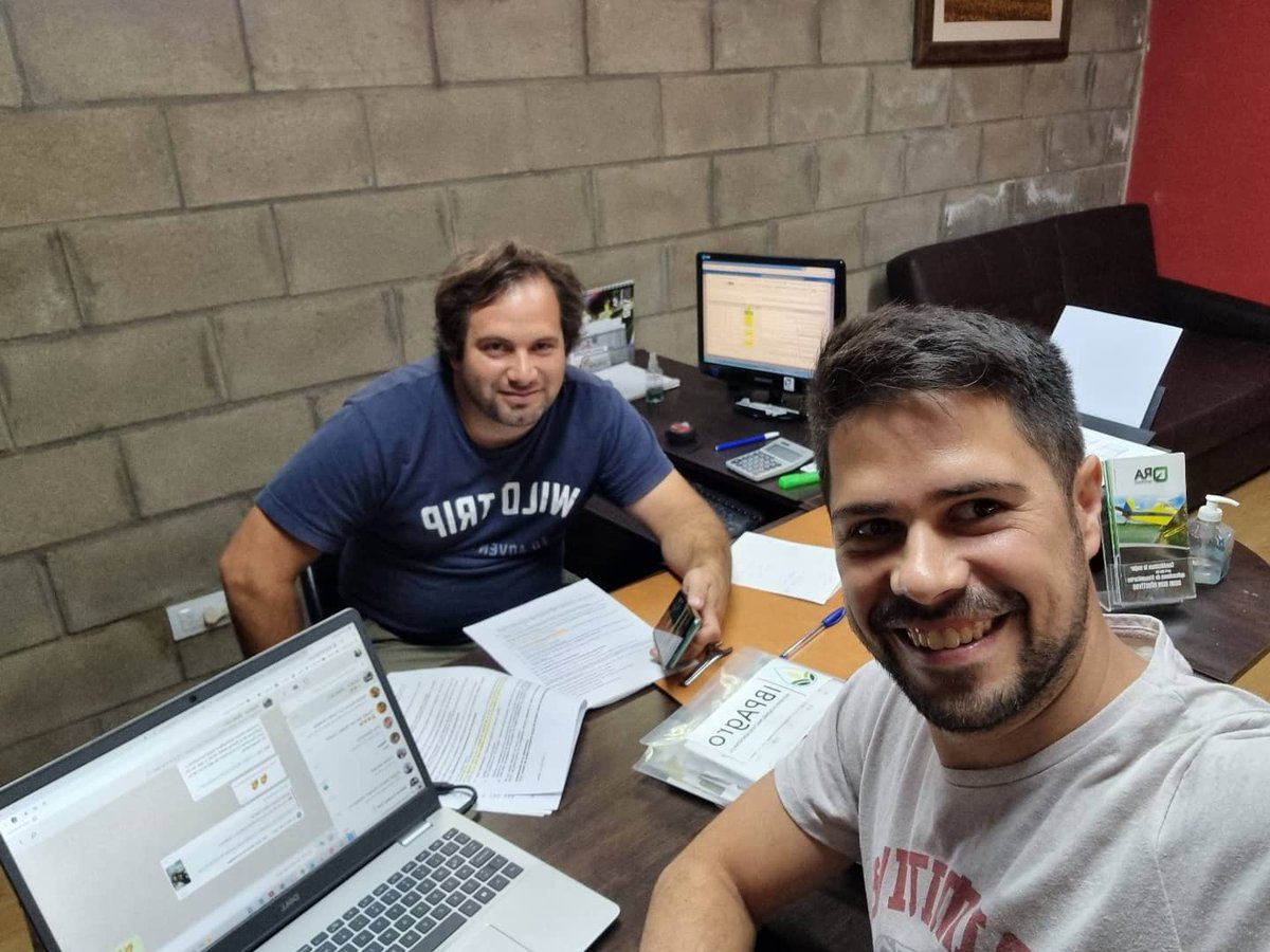LihuelSartini's tweet photo. Junto con #aviagro comenzamos a implementar la norma 14130/1 y 3 sobre "#BPAs en aplicaciones aéreas" bajo el convenio #Fearca y @syngenta_ar.
Desde @ibpagro estamos felices de demostrar que no sólo se pueden hacer las cosas bien, sino que se hacen.
#Bpa #BastaDeMiedo https://t.co/iBKNODqqjw