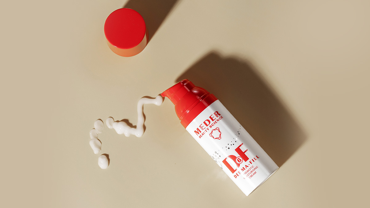 MederBeautyUK's tweet photo. Did you know that Derma-Fill, as well as being an intense prebiotic moisturiser protecting the skin's barrier from pollution.

Is also:
✔️The perfect primer before makeup.
✔️The perfect after-shave solution. 

Tag a friend to let them know. https://t.co/ameSWzuWJH https://t.co/nWq4IL7D1M