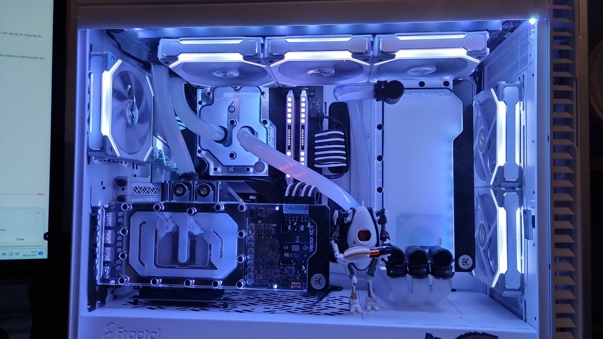 WesleyTalbott's tweet photo. @CORSAIR White - standard https://t.co/0IWZKtsq20