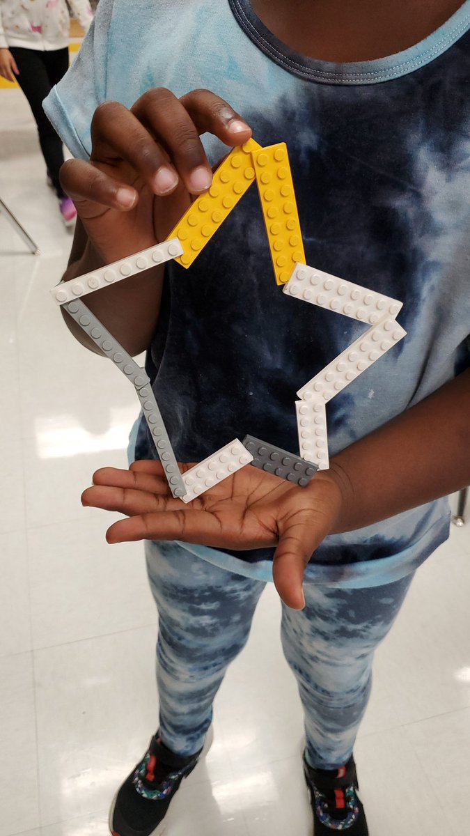 Mrs.Whitlock's STEAM Class tweet media