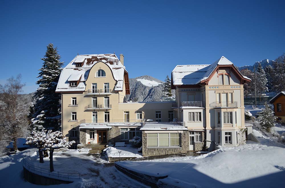 caux_iofc's tweet photo. More winter impressions from Caux, this time starring the freshly-painted Villa Maria, right next to the Caux Palace!
Interested? Check us out: https://t.co/XyNJaZZBJz
#caux #stunningview #funinthesnow #winterwonderland #wintermagic #75yearsofencounters #cauxpalace https://t.co/k37j9dQ9OU